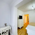 Deluxe Quiet Family Oasis Apartament *